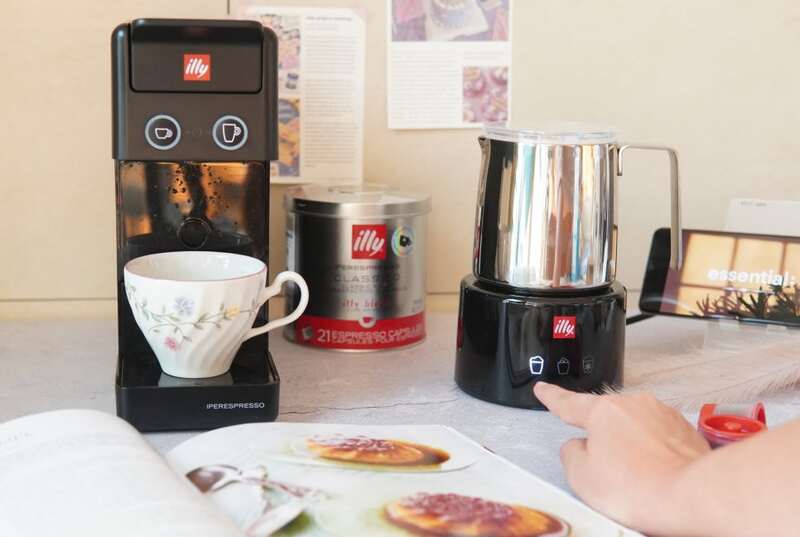 máy tạo bọt sữa illy chuyên nghiệp